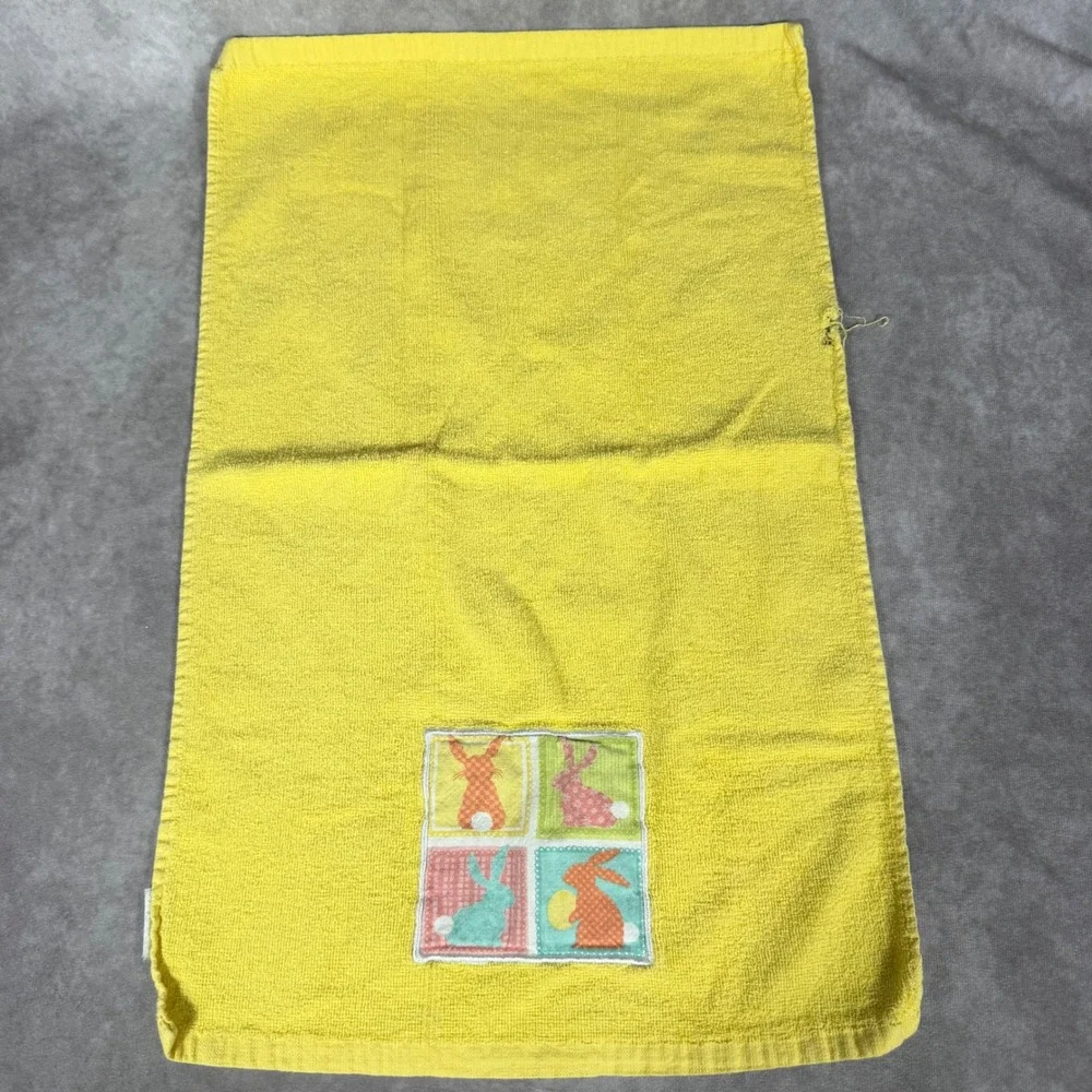2 Vtg Easter Bunny Rabbit Yellow Hand Towels Set‎ Cotton Spring Decor Applique